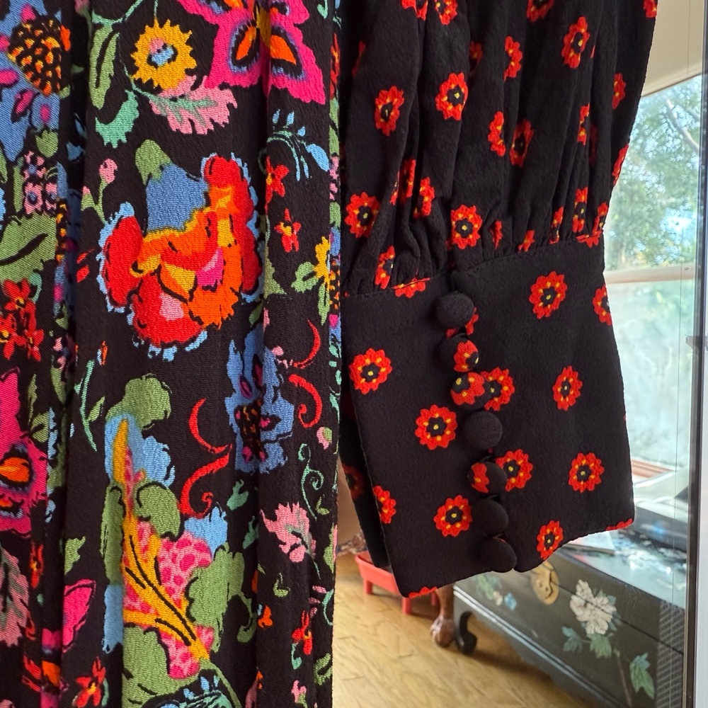 BODEN Blouson Sleeve Maxi Tea Dress
Black, Carnation Garden, 4 PETITE - Picture 8 of 11